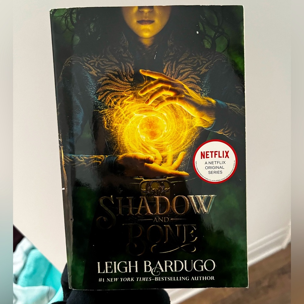 Shadow and bone book
